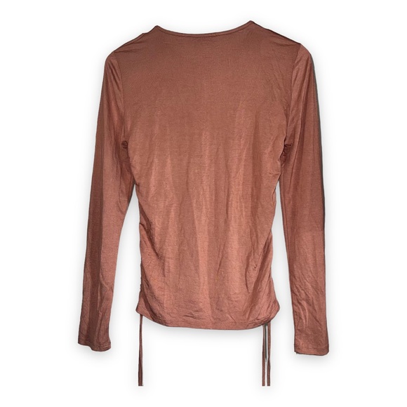 NEW WAYF Long Sleeve Peekaboo Shoulder Top Scoop Neckline Women’s Size Small - Picture 7 of 7